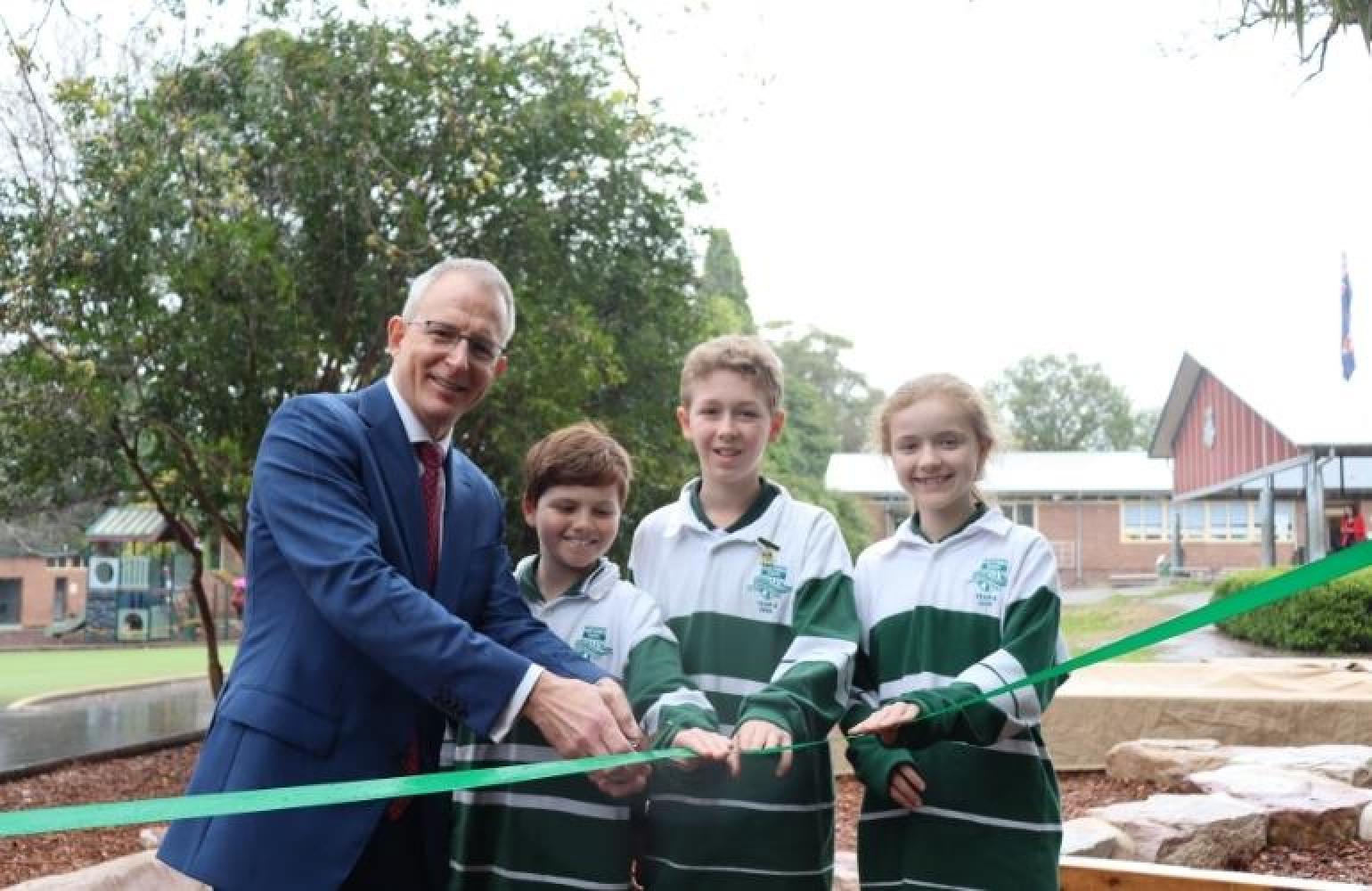 Paul cutting ribbon